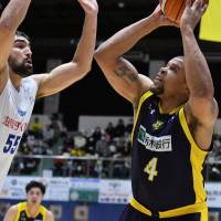 Tochigi\'s Jeff Gibbs scored a team-high 18 point in Thursday\'s series opener against Shiga. | B. LEAGUE