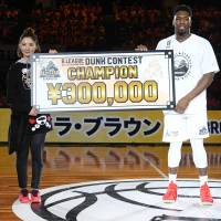 Ryukyu\'s Ira Brown, a former minor league pitcher, captured the Slam Dunk Contest title for a second straight year on Sunday. | B. LEAGUE