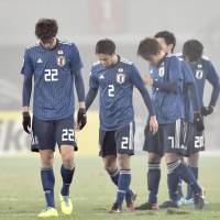 Japan\'s players trudge off the pitch after losing 4-0 to Uzbekistan on Friday in the quarterfinals of the AFC Under-23 Championship in Jiangyin, China. | KYODO
