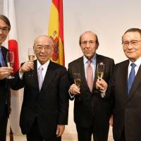 Spanish Ambassador Gonzalo de Benito (second from right) poses for a photo with (from left) Nobuteru Ishihara, a member of the Japan-Spain Parliamentary Friendship League; Shinichi Yokoyama, former chairman of the Board of Sumitomo Life Insurance Co. and domestic chairman of the Japan-Spain Symposium; and Mikio Sasaki, senior corporate adviser of Mitsubishi Corp. and chairman of the Japan-Spain Business Cooperation Committee. | YOSHIAKI MIURA, COURTESY OF THE SPANISH