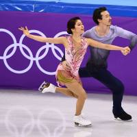Kana Muramoto and Chris Reed compete in the figure skating team event ice dance free dance at the Gangneung Ice Arena in Gangneung on Feb. 12.  | AFP-JIJI