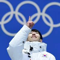South Korea\'s gold medallist Lim Hyo-jun celebrates on the podium during the medal ceremony for the Men\'s short track 1500m at the Pyeongchang Medals Plaza.  | AFP-JIJI