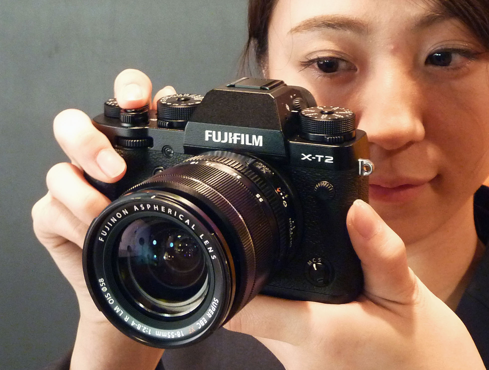 A model holds Fujifilm's X-T2, a popular mirrorless camera that boasts advanced features despite its relatively small size. The domestic shipment of digital cameras in Japan increased in 2017 for the first time in seven years thanks to the growing popularity of social media. | KYODO