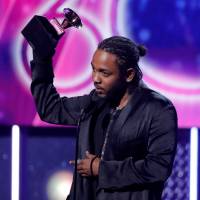 Summer vacation: Kendrick Lamar accepts the Grammy for best rap album for \"Damn.\" last month. The artist has also been announced for this year\'s Fuji Rock Festival in Niigata Prefecture. | REUTERS