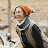 Mari Natsuki plays Chieko Sato in \"On My Way Home.\" | ©2018 \'ON MY WAY HOME\' SEISAKU IINKAI