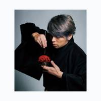 Delicate work: Junichi Mitsubori creates his signature <i>benirangiku wagashi</i> using a <i>haribashi</i> stylus. | AKIKO OSHIMA / KADO: THE NEW ART OF WAGASHI