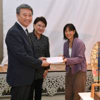 Natori receives a donation on behalf of Ban Rom Sai, a safe haven for children infected with AIDs that was established in Chiang Mai, Thailand, in 1999. | YOSHIAKI MIURA