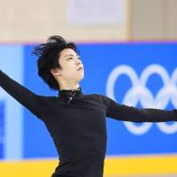 Yuzuru Hanyu works out on the practice rink at Gangneung Ice Arena on Wednesday. | KYODO