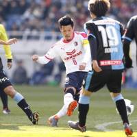 Cerezo Osaka\'s Hotaru Yamaguchi (6) scores the opening goal of Saturday\'s Fuji Xerox Super Cup against Kawasaki Frontale at Saitama Stadium. Cerezo won 3-2. | KYODO