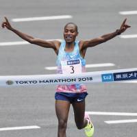 Kenya\'s Dickson Chumba crosses the finish line to win the 12th Tokyo Marathon on Sunday. He completed the race in 2 hours, 5 minutes and 30 seconds. | KYODO