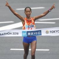 Ethiopian  Birhane Dibaba is the top women\'s finisher at the Tokyo Marathon. | KYODO