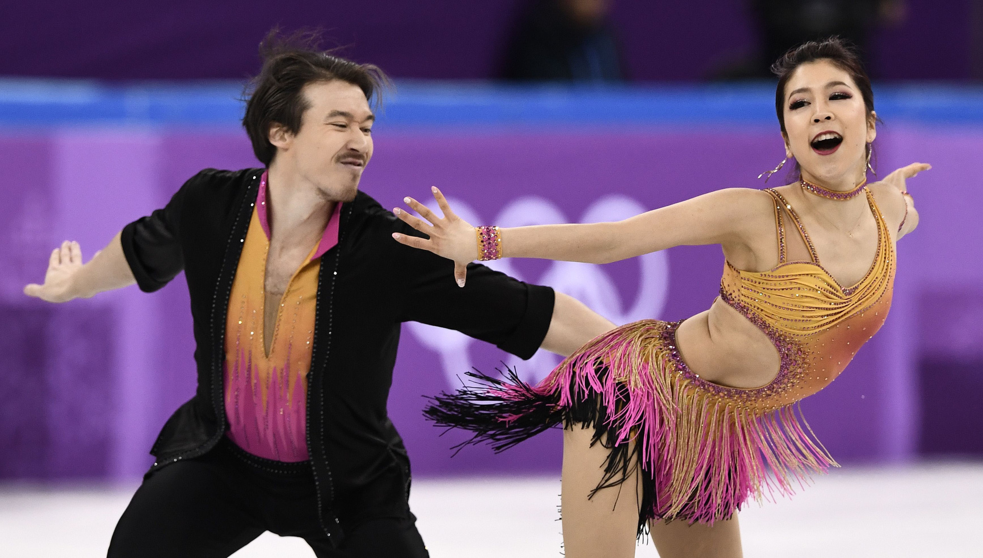 Chris Reed and Kana Muramoto perform during the team figure skating event at the Pyeongchang Olympics on Sunday. | AFP-JIJI