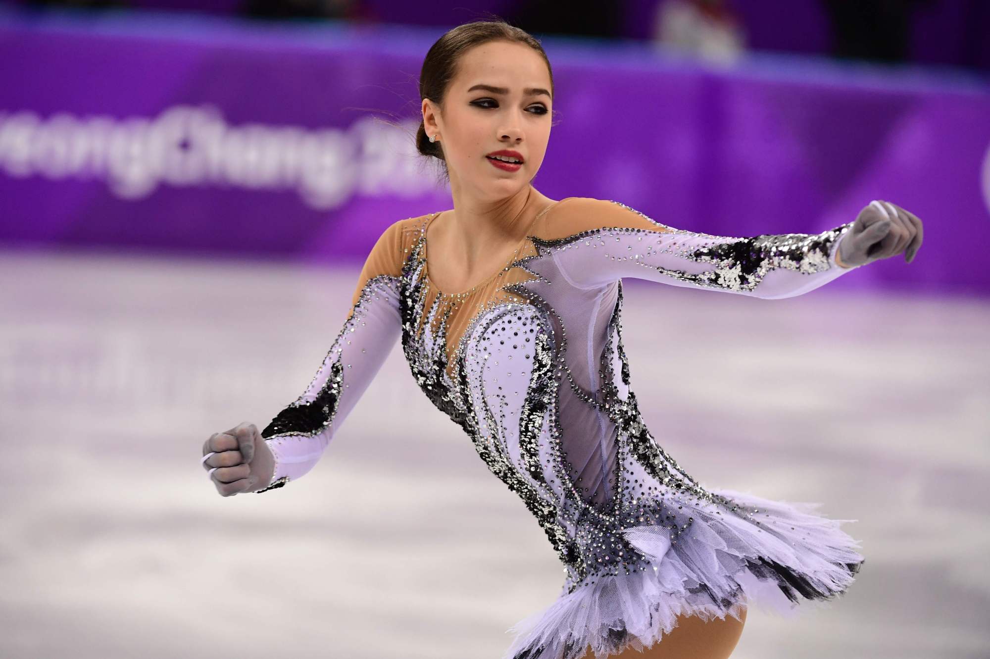 alina-zagitova-leads-evgenia-medvedeva-after-record-breaking-short