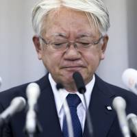 Hiroya Kawasaki, president and chief executive officer of Kobe Steel Ltd., pauses at a Tokyo news conference on Nov. 10 last year. | BLOOMBERG