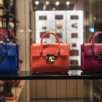 Sou Inc., a startup pawnshop firm that buys secondhand bags and other luxury brand goods like these to supply other resale shops, went public Thursday on the TSE\'s Mothers section. | GETTY IMAGES