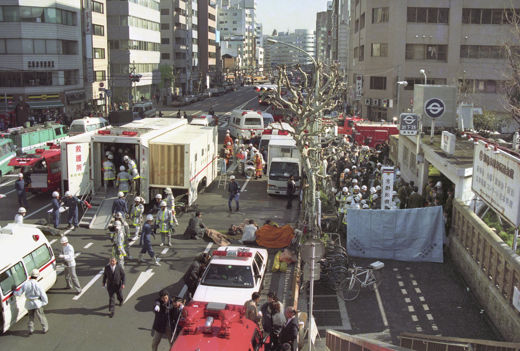 Victims are treated in front of Tsukiji Station in Tokyo after the sarin gas attack by Aum Shinrikyo on the Tokyo subway system on March 20, 1995. The attack killed 13 people and injured more than 6,200. | KYODO