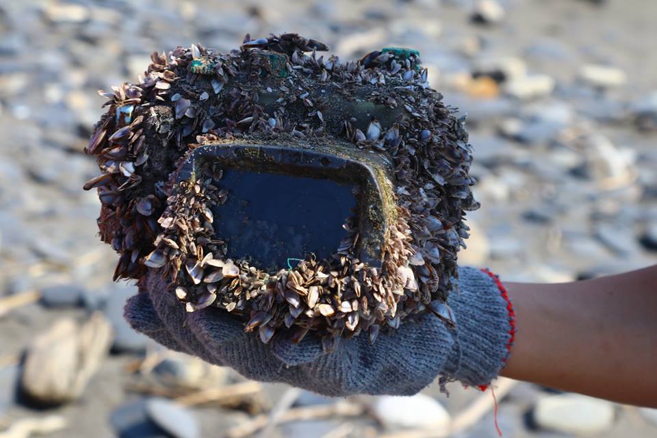 This contributed photo shows a waterproof case enclosing a camera belonging to a Japanese student. The camera was found Tuesday on a beach in Suao Township, northern Taiwan. | KYODO