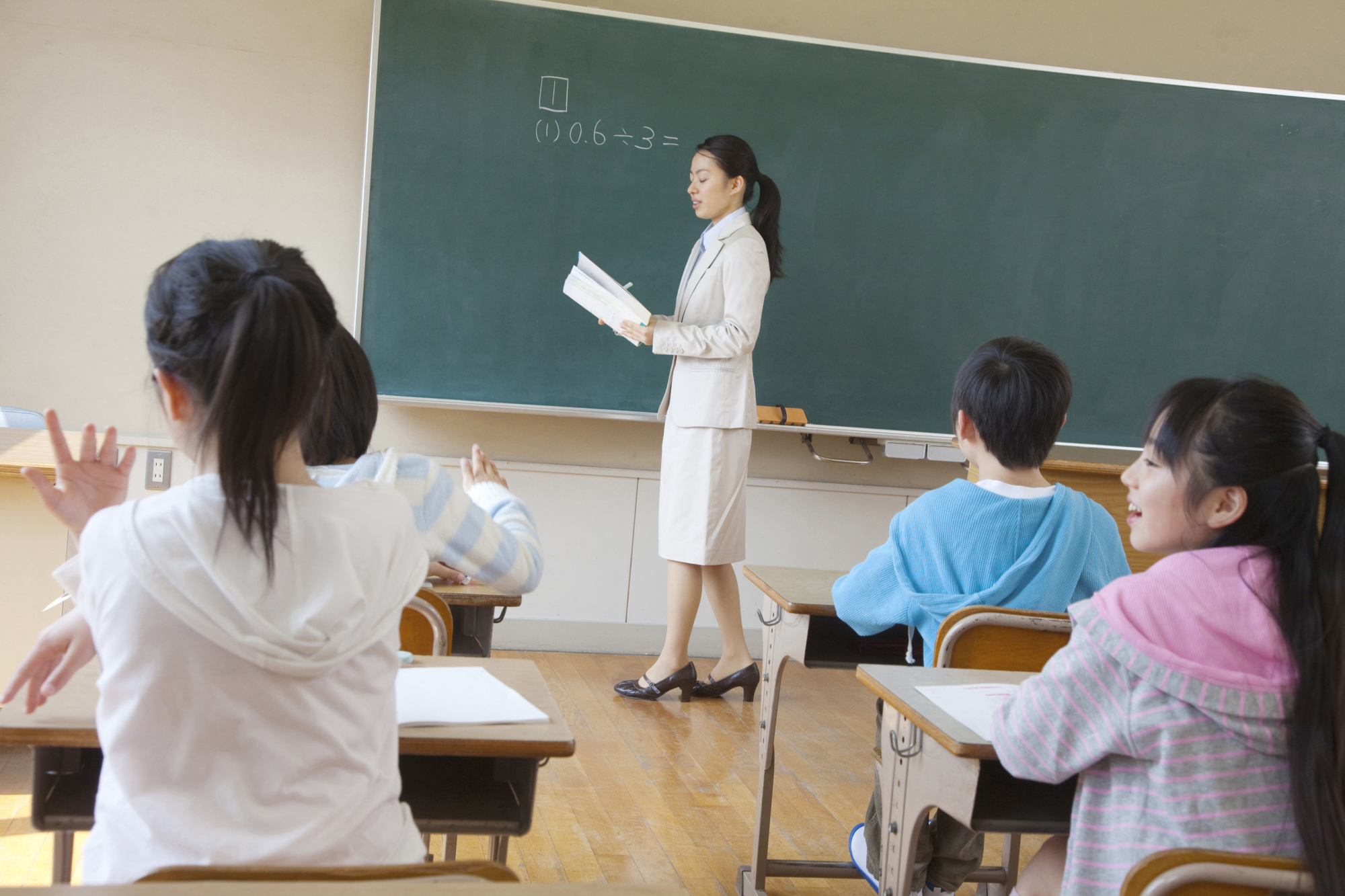 Elementary school teachers in Japan work an average of over 57 hours a week, and junior high teachers more than 63 hours. Many work over 80 hours of overtime a month. | GETTY IMAGES
