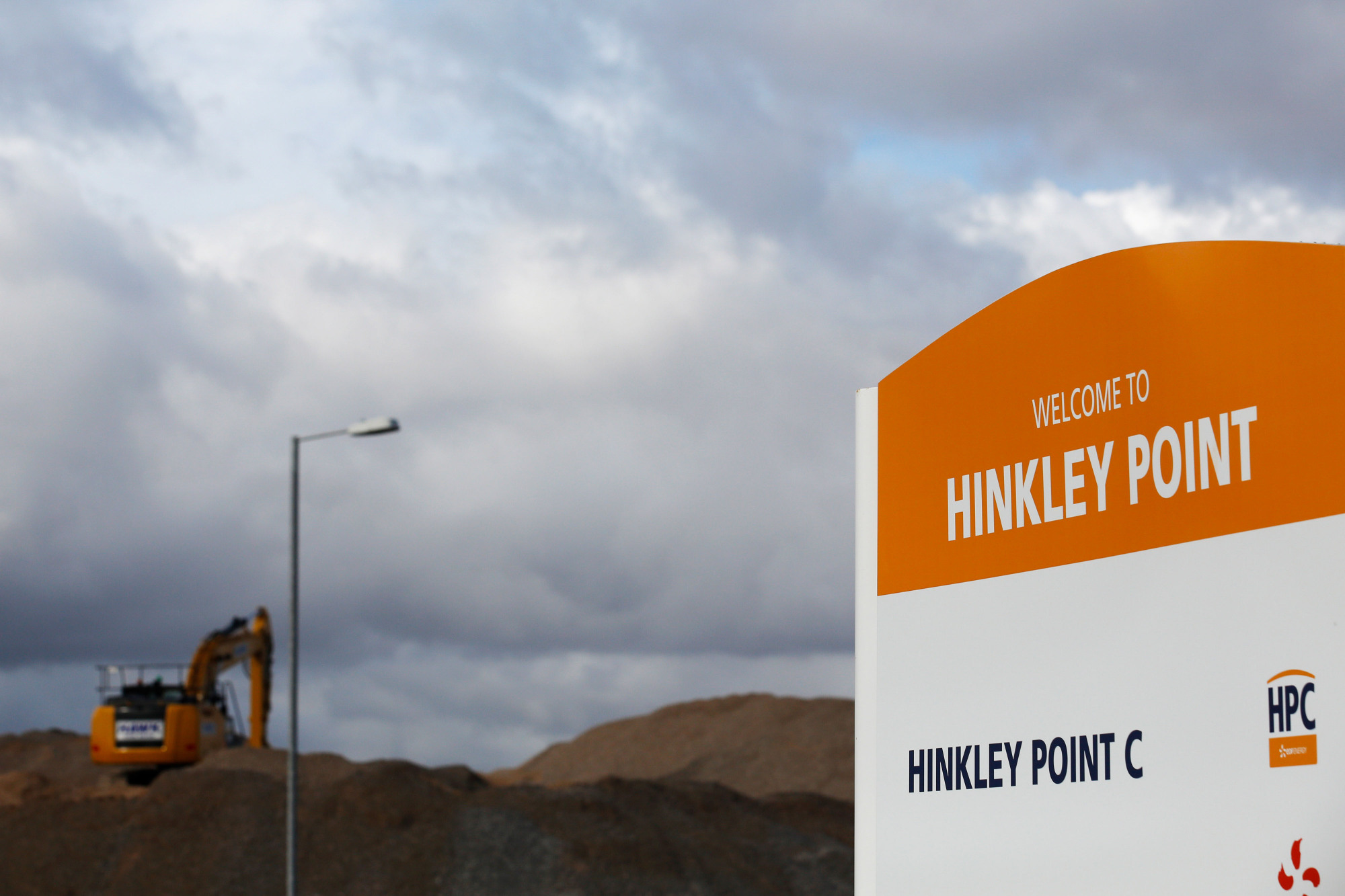 Doubts about the Hinkley Point C nuclear power plant's enormous costs and related technological problems present a serious threat to Hitachi Ltd. and other Japanese firms that are betting their future on nuclear power plant construction in Britain. | BLOOMBERG