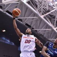 Brave Thunders forward Josh Davis takes a shot in the first quarter against the B-Corsairs on Sunday at Yokohama International Swimming Pool. Davis scored 19 points in Kawasaki’s 91-80 win. | B. LEAGUE