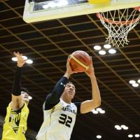 The SeaHorses\' J.R. Sakuragi scores an easy deuce in the third quarter against the Sunrockers on Sunday. Sakuragi finished with 20 points. | B. LEAGUE