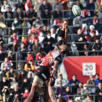 The Sunwolves\' Michael Leitch (top front) battles for the ball with the Rebels\' Adam Coleman during a  Super Rugby match on Saturday at Prince Chichibu Memorial Rugby Ground. Leitch made his Sunwolves debut. | AFP-JIJI