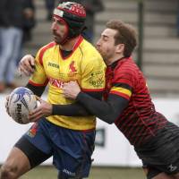 Spain\'s Mathieu Belie (left) carries the ball during his team\'s 18-10 defeat to Belgium on Sunday in the Rugby Europe Championship in Brussels. The result meant Romania qualifies for the 2019 Rugby World Cup. | AP