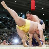 Kakuryu takes down Endo at the Spring Grand Sumo Tournament in Osaka on Monday. | KYODO