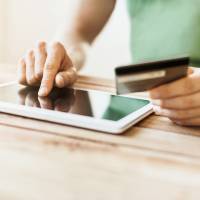 Japan is far from being a cashless society. An industry ministry panel said Wednesday that the ratio of cashless payments must be doubled by 2025. | GETTY IMAGES