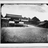 The Otemon gate of Edo Castle is seen from outside the fort in 1871 in this photo taken by Yokoyama Matsusaburo. | COURTESY OF EDO-TOKYO MUSEUM