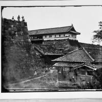 Edo Castle\'s Bairinmon gate is seen in this photo taken by Yokoyama Matsusaburo in 1871. | COURTESY OF EDO-TOKYO MUSEUM