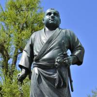 The statue of Saigo Takamori at Ueno Park in April. | YOSHIAKI MIURA