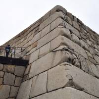 The Tenshudai, or stone base of Edo Castle, is now a tourist destination at the Imperial Palace. | YOSHIAKI MIURA