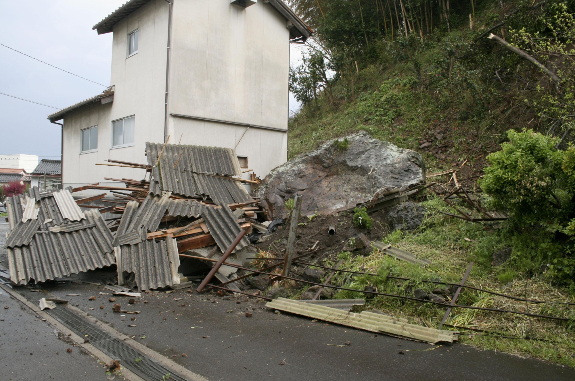 This landslide in Oda, Shimane Prefecture, was triggered by an earthquake Monday. | KYODO