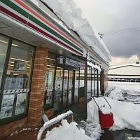 The owner of the Seven-Eleven store in Fukui Prefecture in this photo provided by a labor union was allegedly forced to work for about 50 hours during a blizzard in February. | KYODO