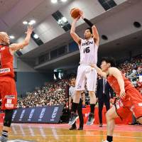 SeaHorses shooting guard Keijuro Matsui attempts a 3-pointer in the second quarter against the Jets on Sunday at Funabashi Arena. Matsui scored 10 points in Mikawa’s 102-84 victory over Chiba. | B. LEAGUE