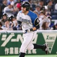 The Fighters\' Brandon Laird rounds the bases after slugging a solo home run to lead off the second inning. | KODO