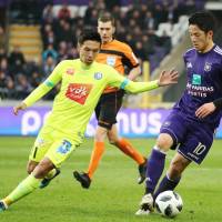 Ghent\'s Yuya Kubo (left) and Anderlecht\'s Ryota Morioka face each other in their Belgian Championship playoff game in Brussels on Sunday. | KYODO
