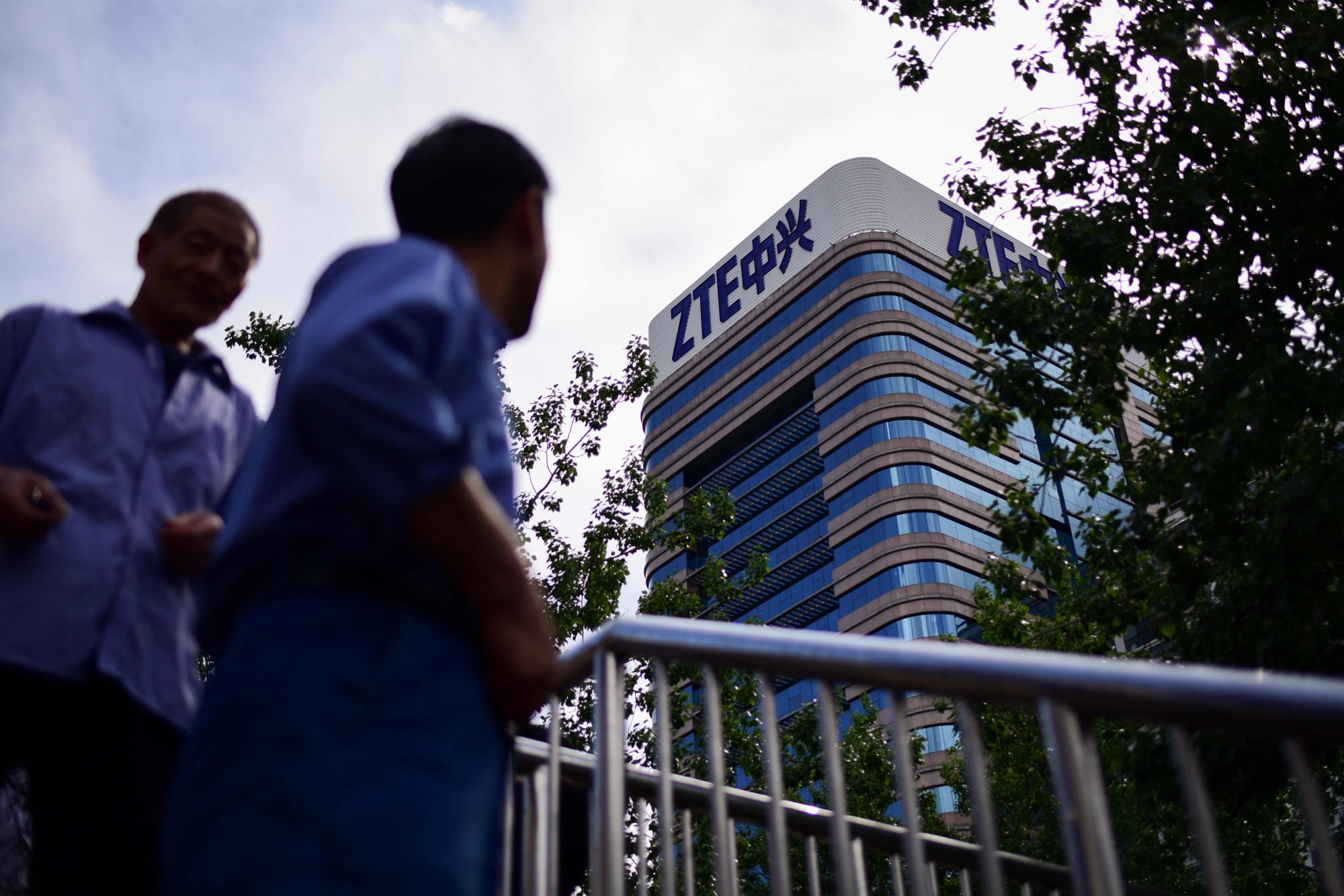The ZTE logo is seen on a building in Beijing on May 2. The White House said Friday it had reached a deal with the Chinese telecoms giant that would lift crippling sanctions. | AFP-JIJI