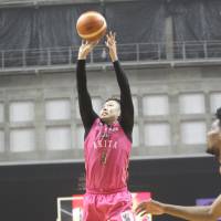 Akita\'s Shigehiro Taguchi shoots a 3-pointer in the fouth quarter against visiting Kumamoto in the B2 playoff semifinals on Saturday. The Northern Happinets won the series opener 85-81, with Taguchi scoring a game-high 30 points. | B. LEAGUE