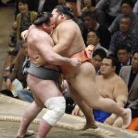 Sekiwake Tochinoshin forces Chiyotairyu out of the raised ring on Tuesday in the Summer Grand Sumo Tournament at Ryogoku Kokugikan. | KYODO