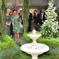 Elizabeth von Werthern (left), wife of the German ambassador examines a garden with Princess Takamado. The World Gardening Fair is on display in Tokyo through May 6. | YOSHIAKI MIURA