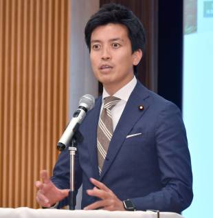 Fumiaki Kobayashi, concurrently serving as the parliamentary vice-minister for Internal Affairs and Communications, and the Cabinet Office, speaks at the beginning of the symposium in Tokyo on May 16. YOSHIAKI MIURA