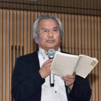 Masataka Ota, chief consultant at JTB Tourism Research &amp; Consulting Co. who serves as a vice-chairman of the Japan Times Satoyama Consortium management committee, addresses the audience at the symposium\'s closing on May 16 in Tokyo. YOSHIAKI MIURA | SATOUMI ZUKURI KENKYU KAIGI