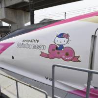 The side of the front car bears an illustration of Hello Kitty wearing a conductor\'s outfit. | KYODO