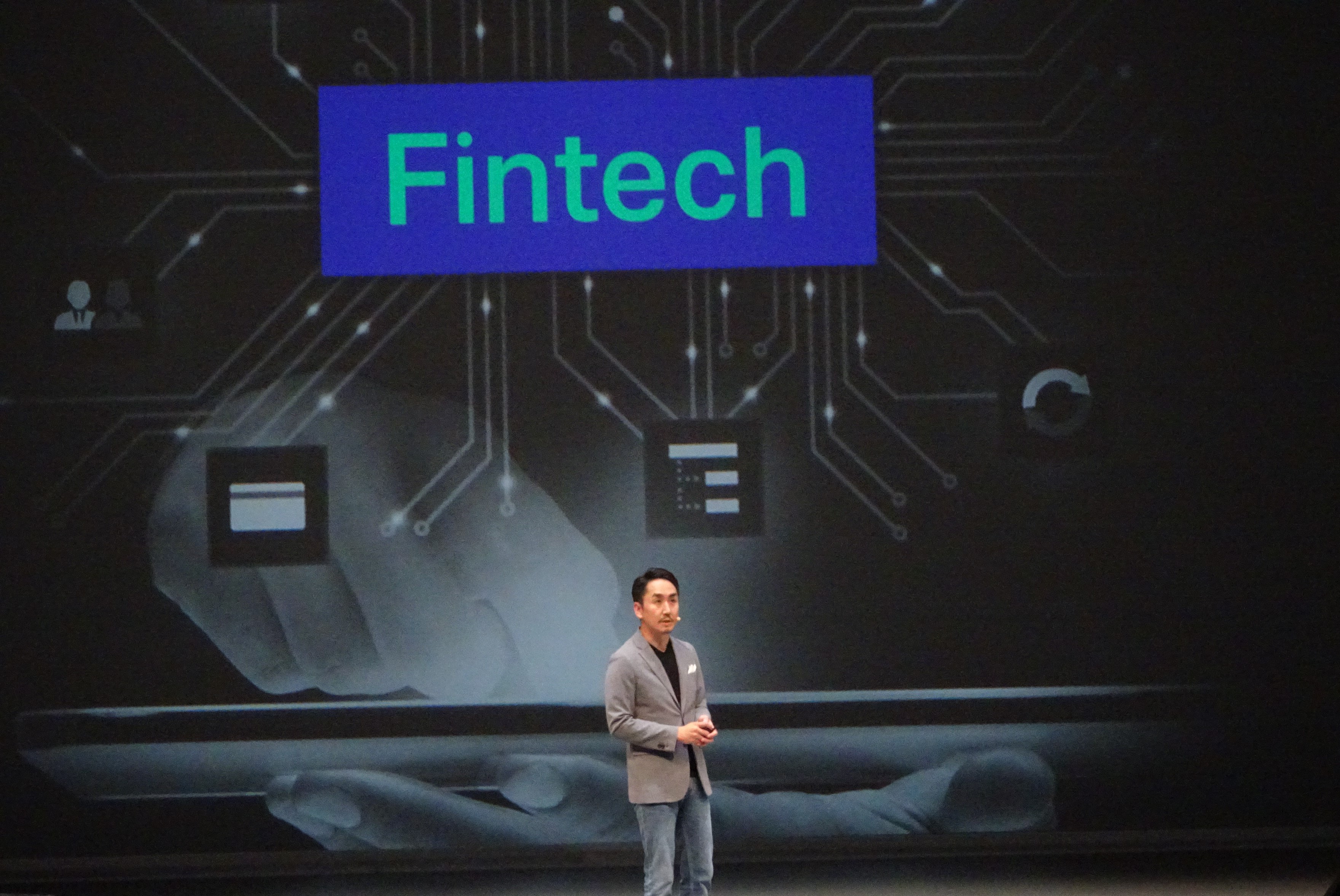 Line CEO Takeshi Idezawa gives a presentation on Thursday during the annual Line Conference in Chiba Prefecture.  | KAZUAKI NAGATA