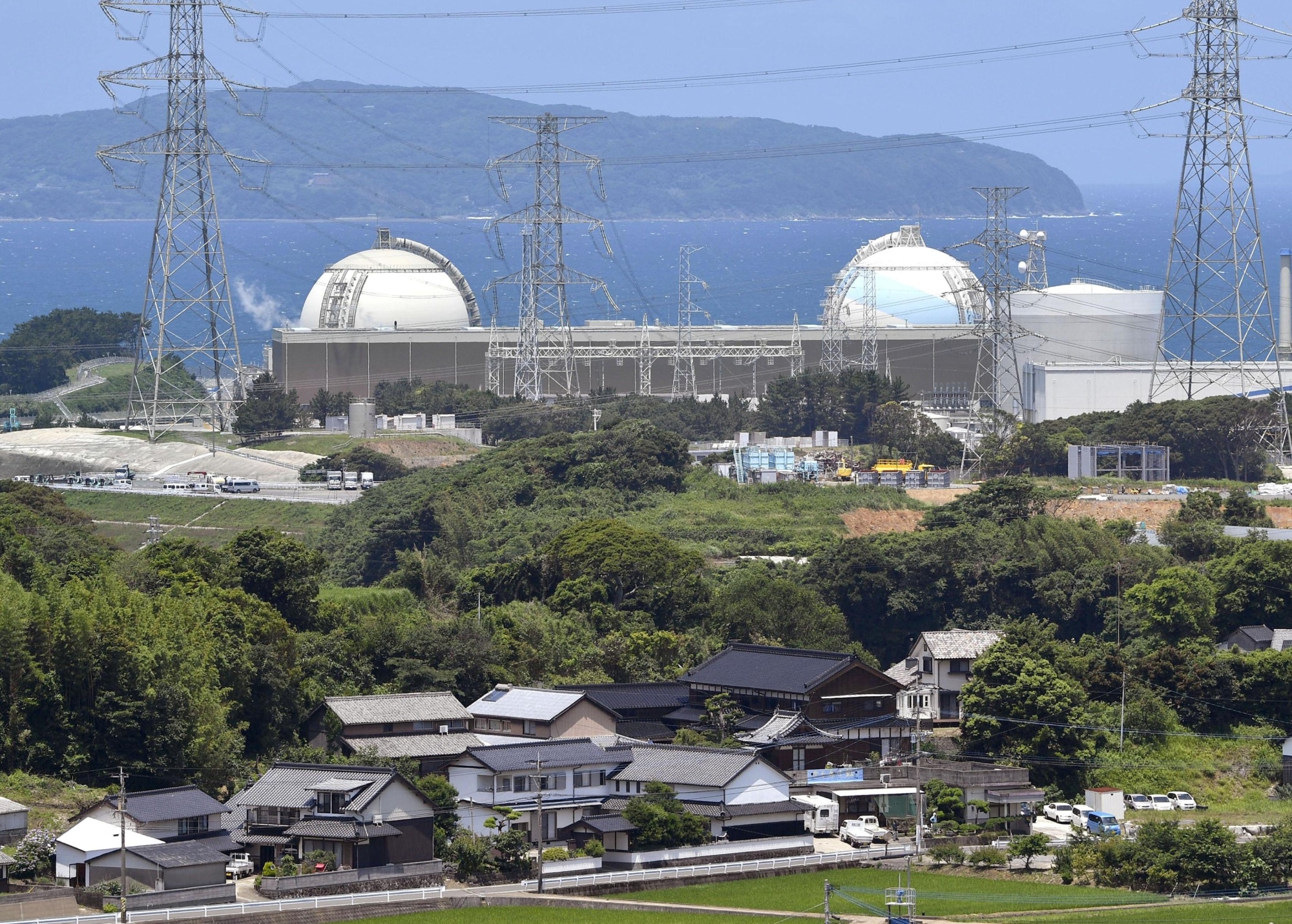 The No. 4 unit (left) at the Genkai nuclear power plant in Saga Prefecture restarted operations on Saturday amid lingering safety concerns. | KYODO