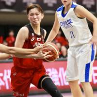 Japan guard Saki Mizushima drives in against Taiwan during Friday\'s exhibition game at Arena Tachikawa Tachihi. | KAZ NAGATSUKA