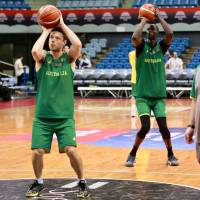 NBA players Matthew Dellavedova (left) and Thon Maker take shots during Australia\'s practice at Chiba Port  Arena on Thursday. Australia faces Japan in a FIBA World Cup Asian qualifier on Friday night at the same venue. | KAZ NAGATSUKA