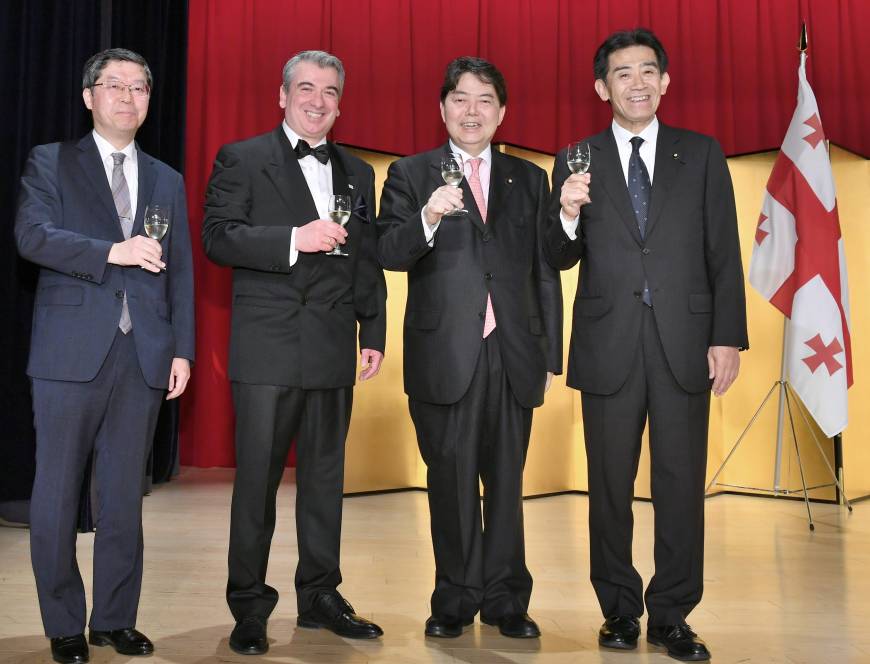 Georgian Ambassador Levan Tsintsadze (second from left) poses for a photo with (from left) Ministry of Foreign Affairs Ambassador of Special Representative for Caucasus Toshihiro Aiki; Education, Culture, Sports, Science and Technology Minister Yoshimasa Hayashi; and Japan-Georgia Friendship League Chairman Ichiro Aisawa during a reception to celebrate the 100th anniversary of the Georgian republic.